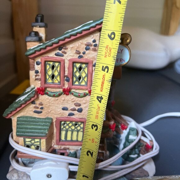 Vintage Christmas Streets Tally Ho Tavern 1999 Santas Village Ceramic Decoration - Picture 14 of 15